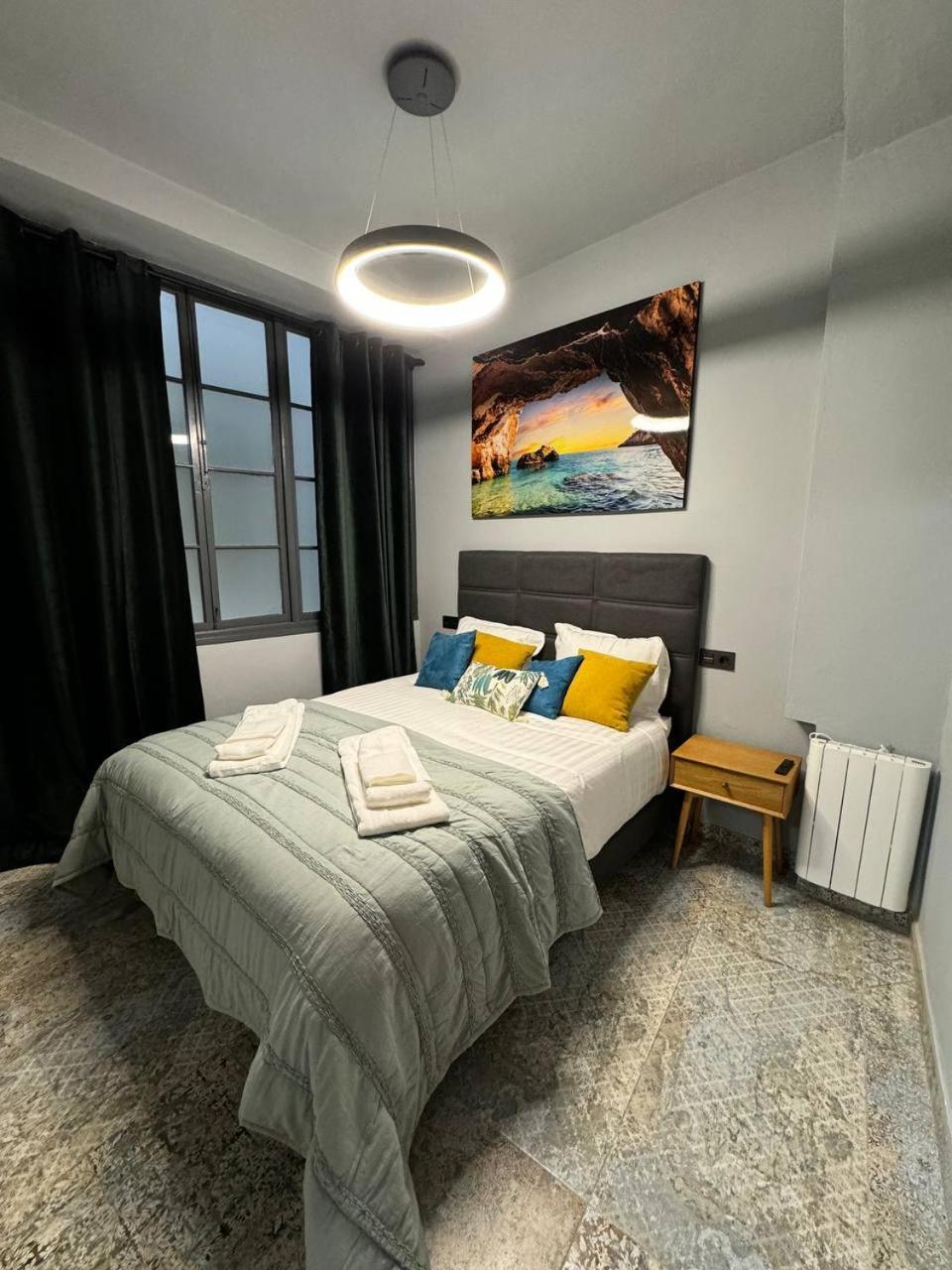 Alma De Malaga 2Br Stay With Art History & Comfort In The Heart Of The City Luaran gambar