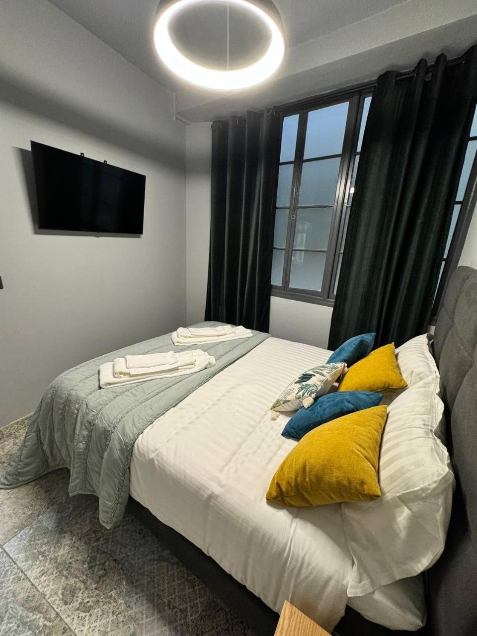 Alma De Malaga 2Br Stay With Art History & Comfort In The Heart Of The City Luaran gambar