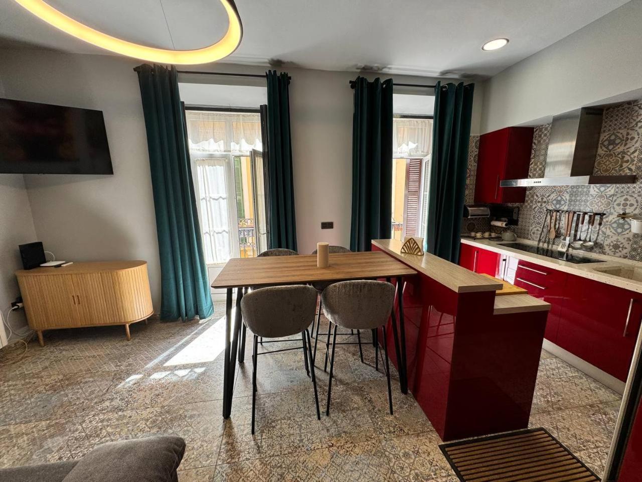 Alma De Malaga 2Br Stay With Art History & Comfort In The Heart Of The City Luaran gambar