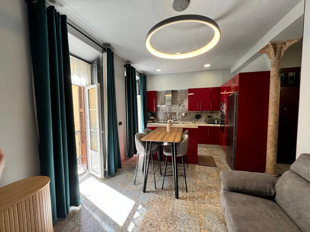 Alma De Malaga 2Br Stay With Art History & Comfort In The Heart Of The City Luaran gambar