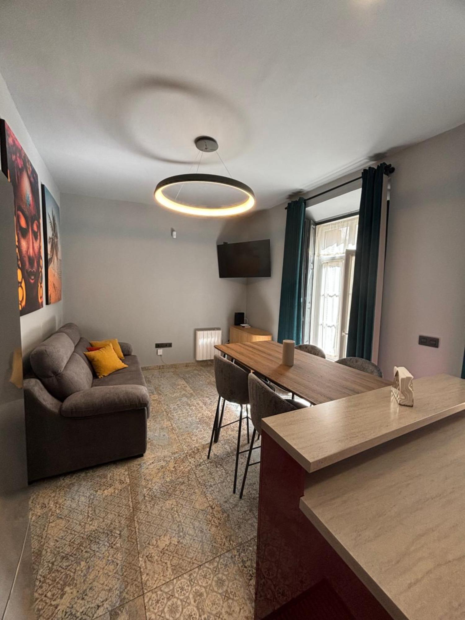 Alma De Malaga 2Br Stay With Art History & Comfort In The Heart Of The City Luaran gambar