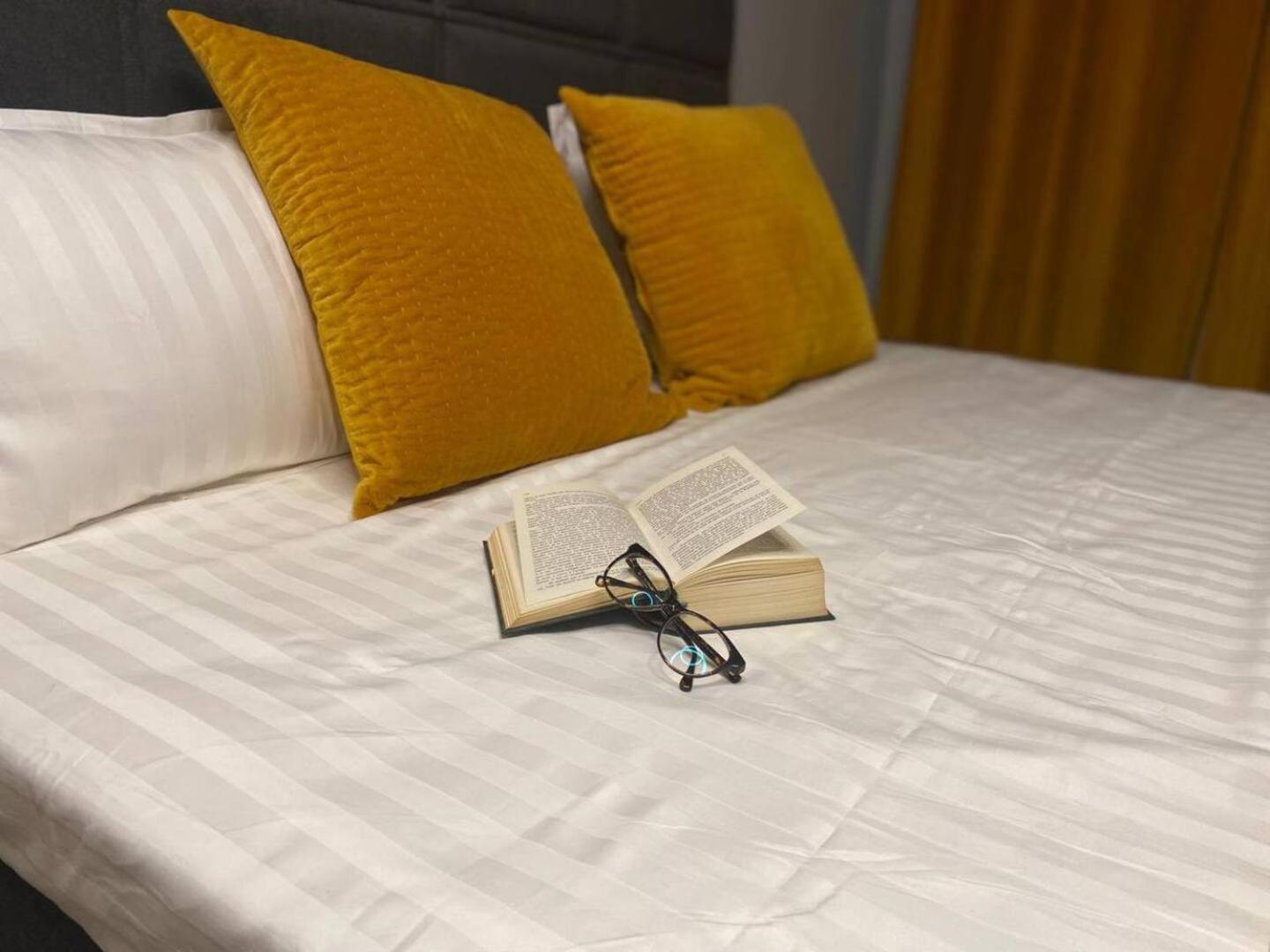 Alma De Malaga 2Br Stay With Art History & Comfort In The Heart Of The City Luaran gambar