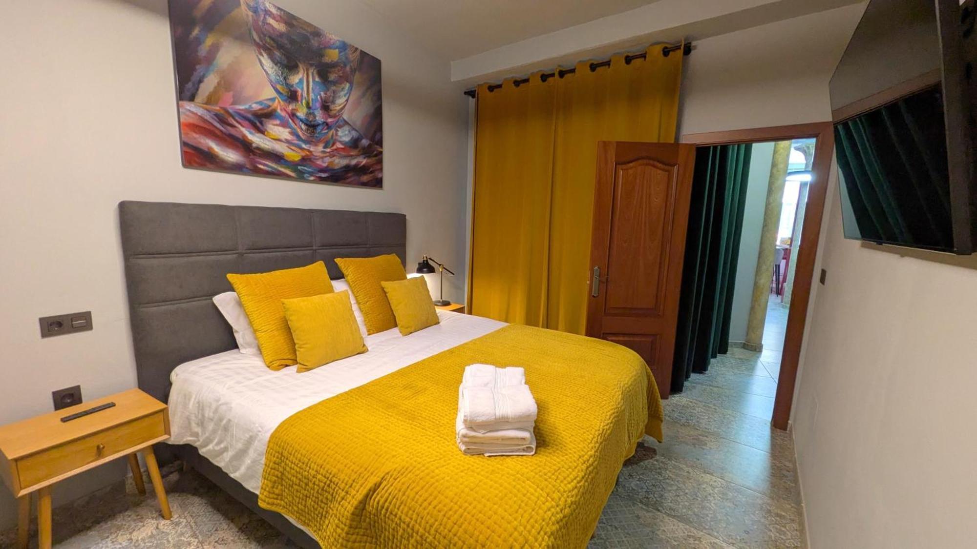 Alma De Malaga 2Br Stay With Art History & Comfort In The Heart Of The City Luaran gambar