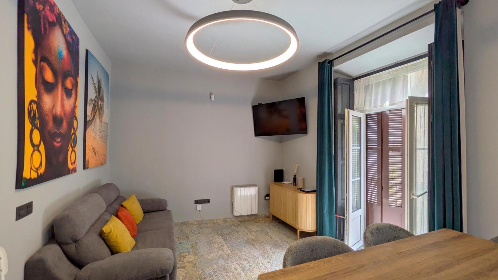 Alma De Malaga 2Br Stay With Art History & Comfort In The Heart Of The City Luaran gambar