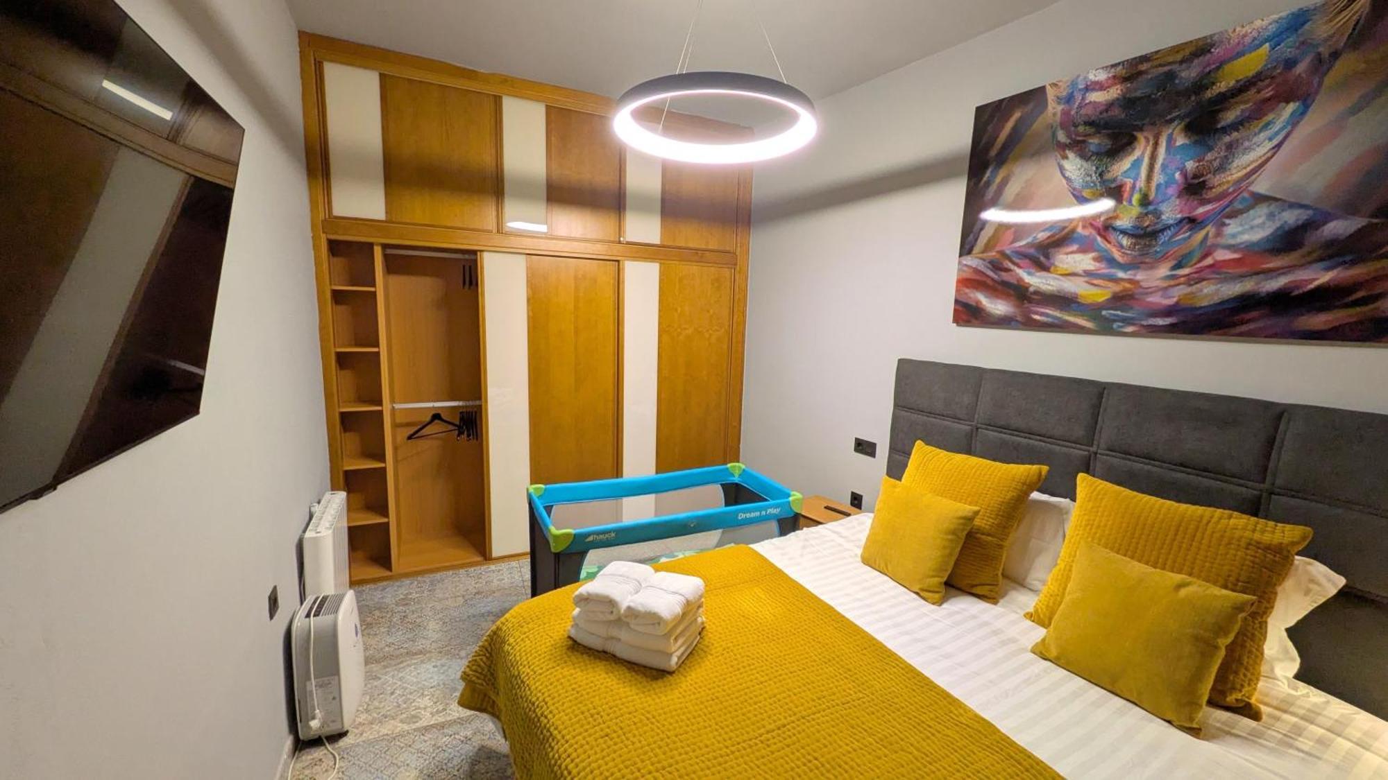 Alma De Malaga 2Br Stay With Art History & Comfort In The Heart Of The City Luaran gambar