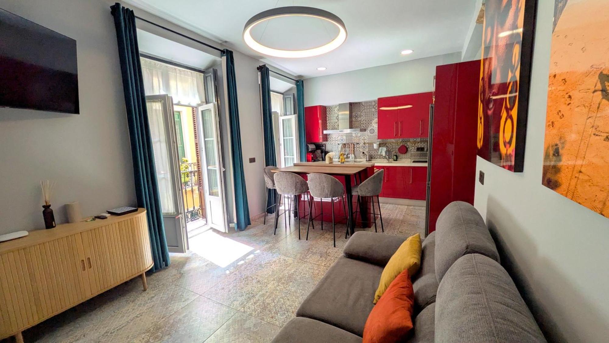 Alma De Malaga 2Br Stay With Art History & Comfort In The Heart Of The City Luaran gambar